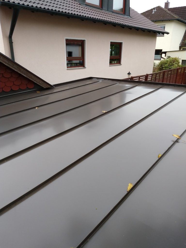 Sanierung einer Garage mit Aluminium Prefa Doppelstehfalzeindeckung